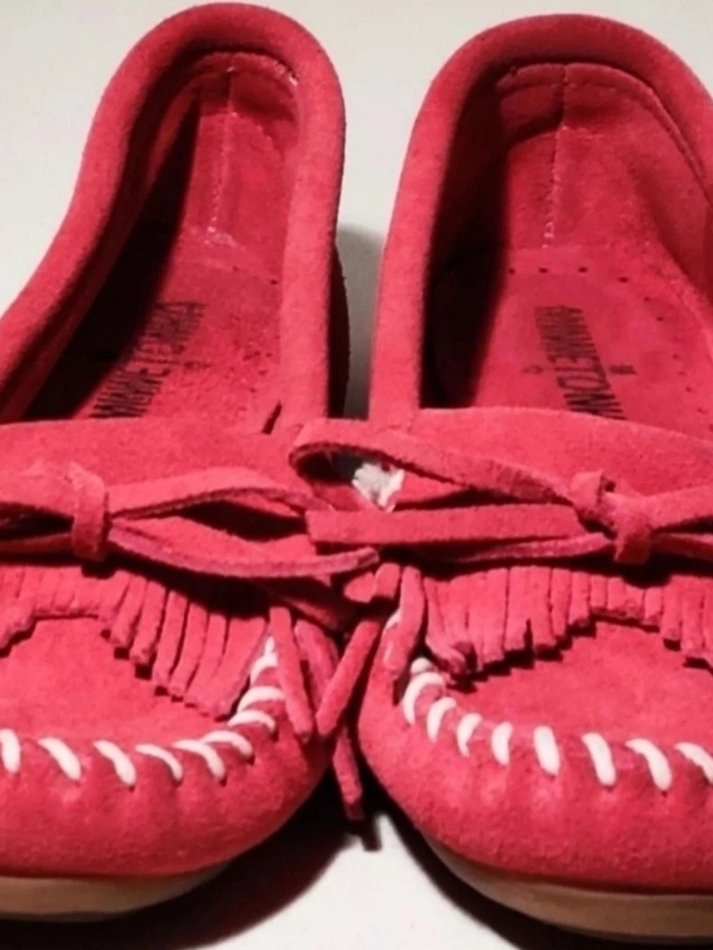 Minnetonka Womens 6 Pink Suede Moccasins Style Flats New